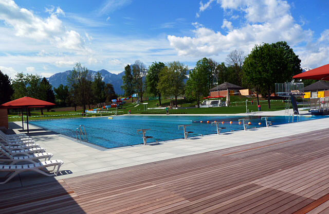 Liegewiese mit Alpenblick